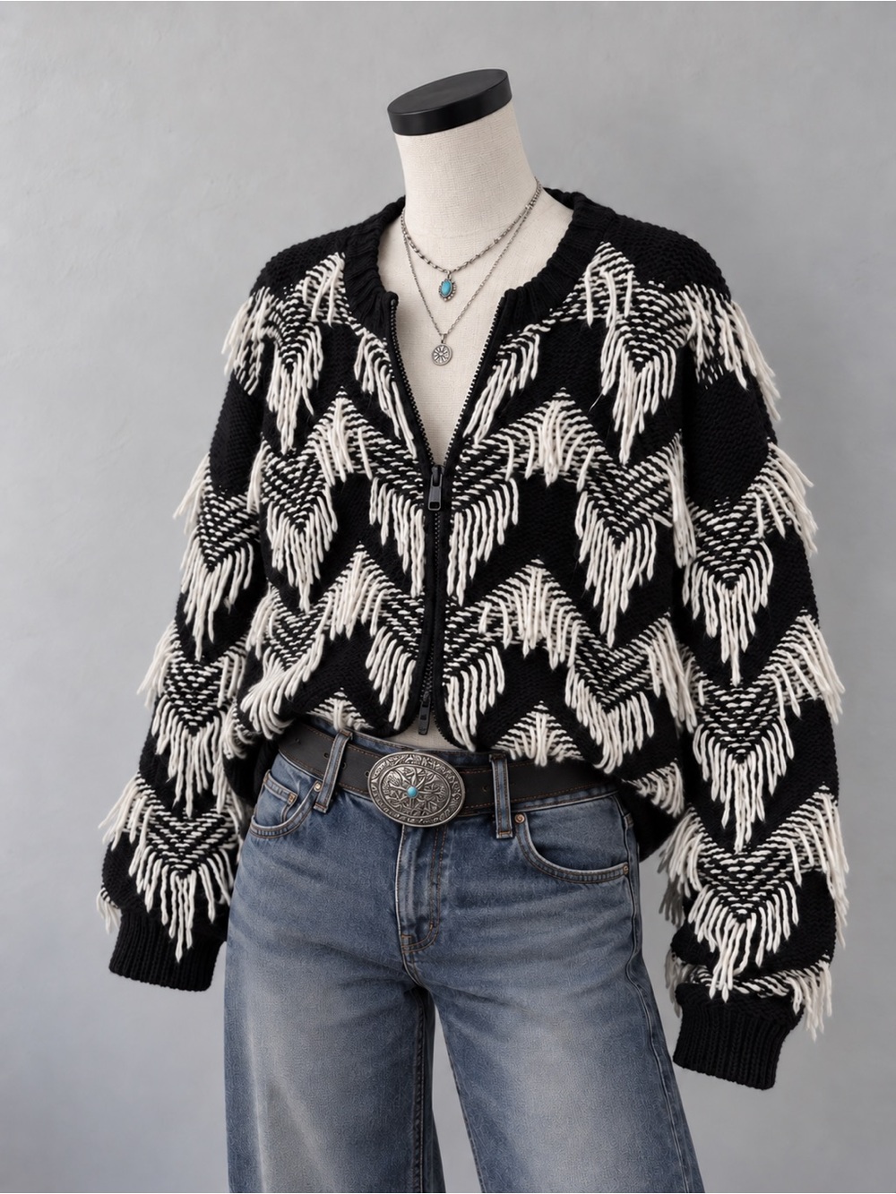 Vintage Volcom Black and White Knit Sweater